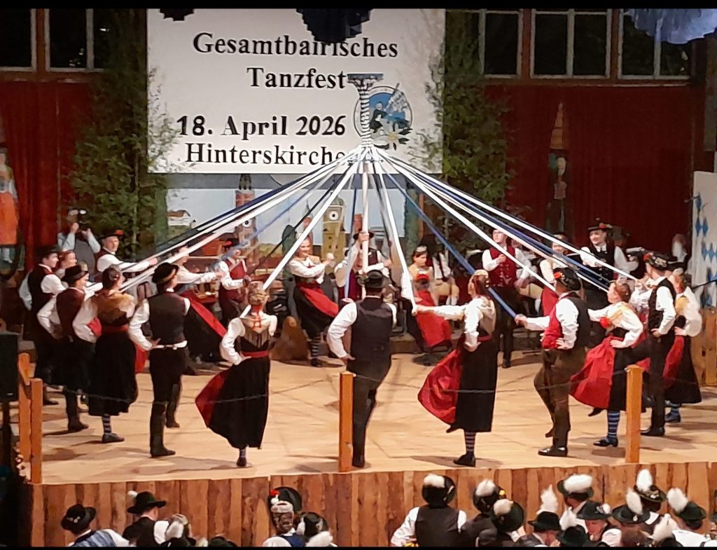 bandltanz große bandlstange