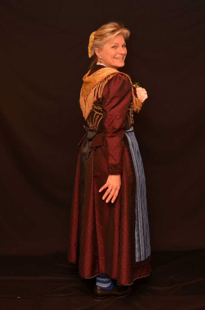 Historische Tracht DSC 6365 677x1024